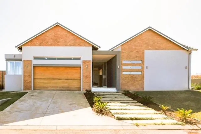 3 Bedroom House for sale in Dullstroom