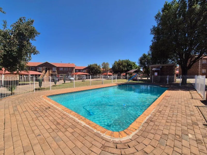 1 Bedroom Apartment / flat to rent in Die Hoewes