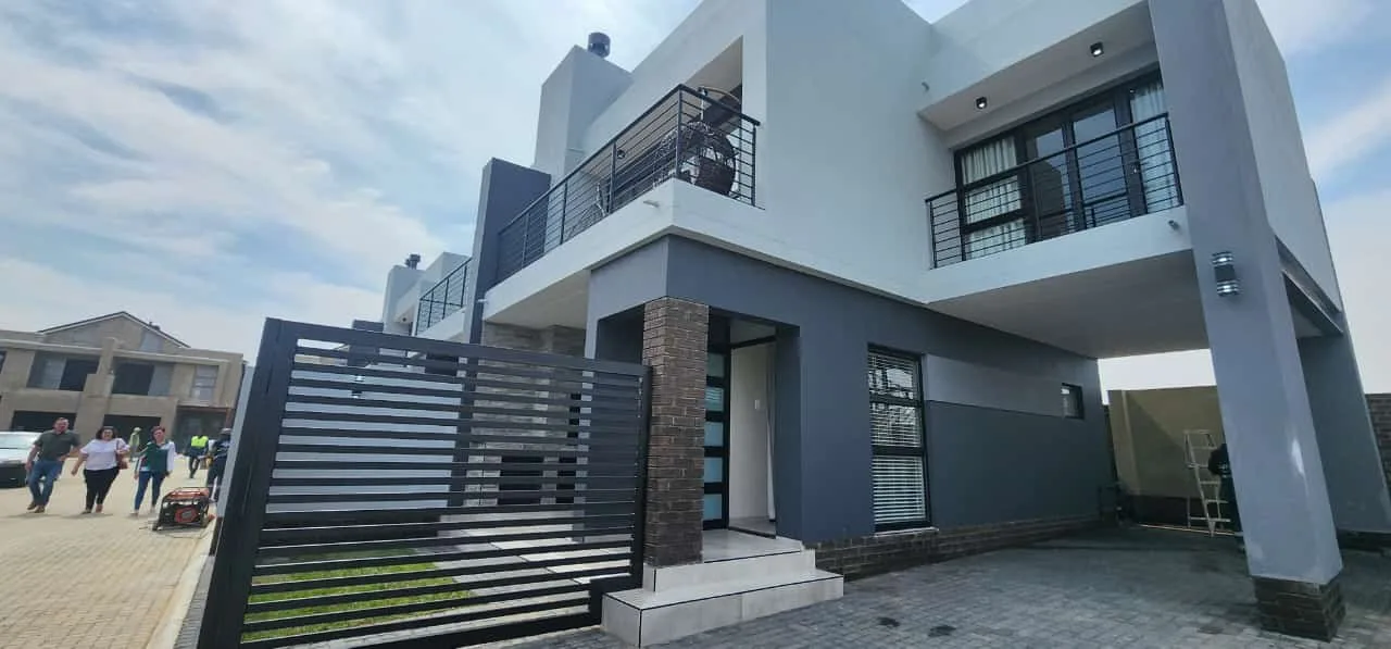 3 Bedroom Apartment / flat for sale in Suidheuwel