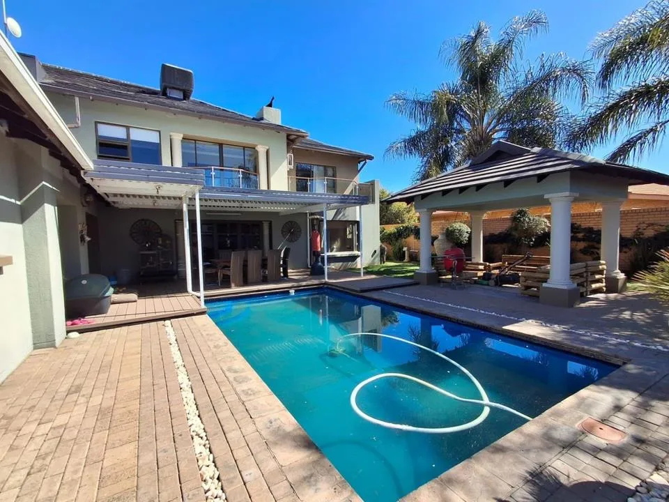 4 Bedroom House for sale in Royldene