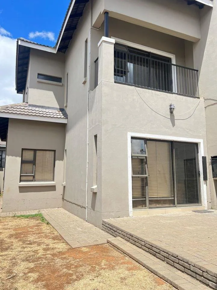 3 Bedroom Townhouse for sale in Shellyvale