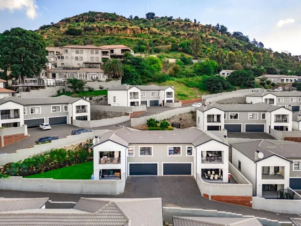 4 Bedroom House for sale in Roodepoort