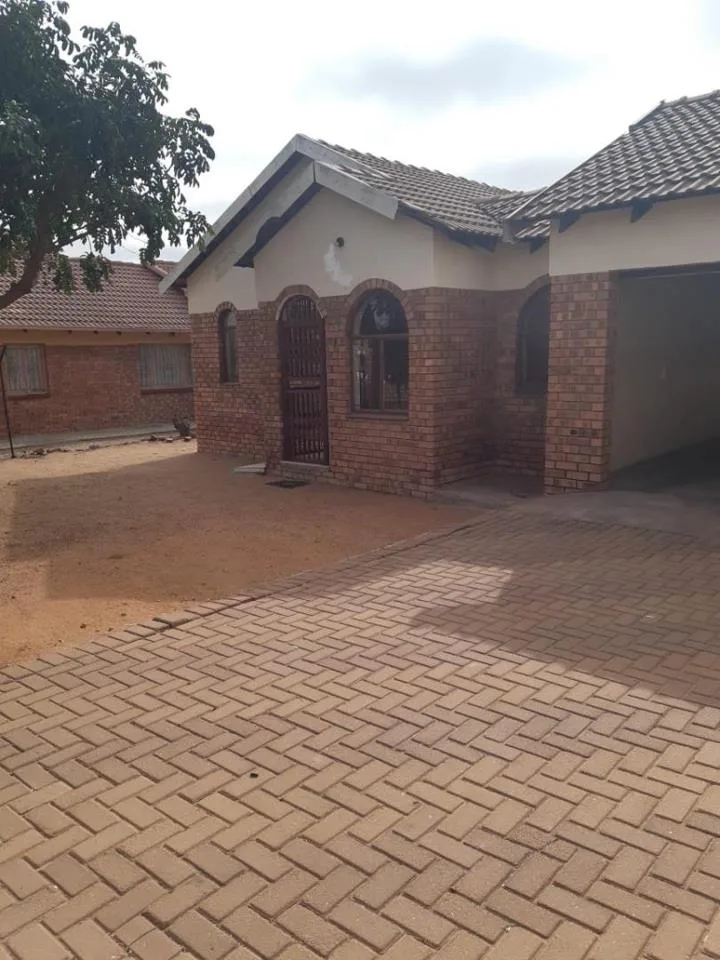 3 Bedroom House for sale in Madiba Park