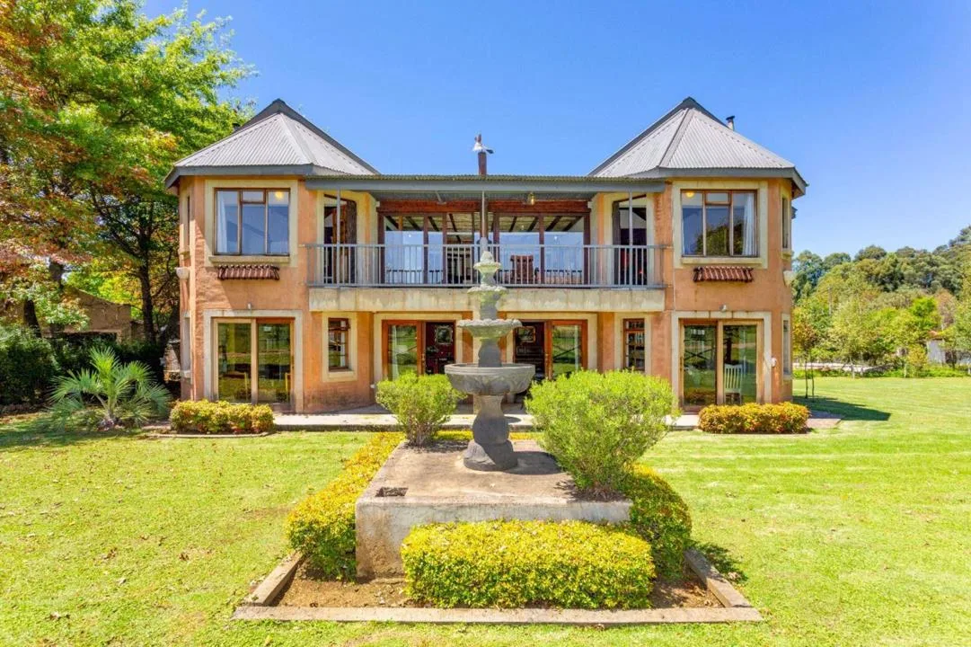 7 Bedroom House for sale in Dullstroom