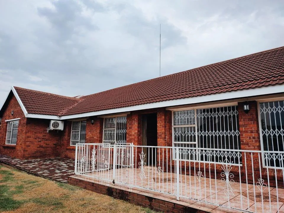 4 Bedroom House for sale in Fleurdal