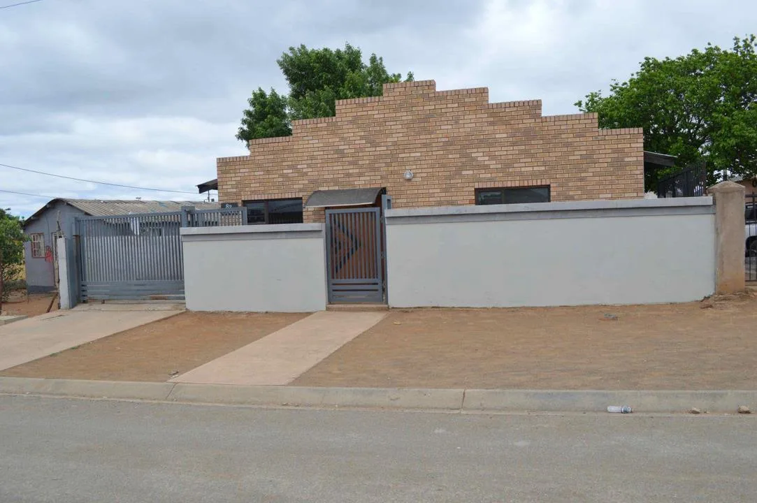 4 Bedroom House for sale in Aloevale