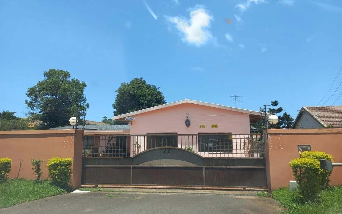 5 Bedroom House for sale in Pinetown Central