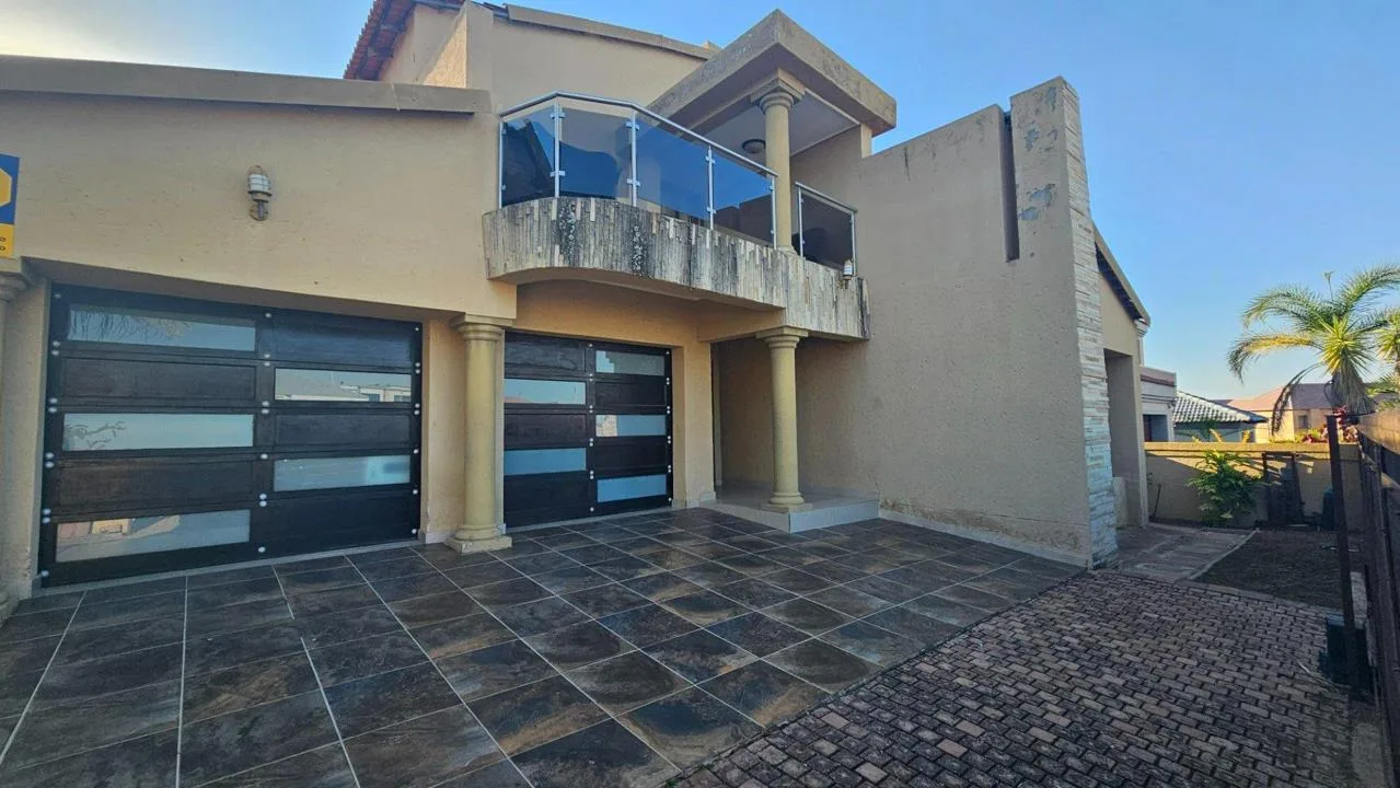 5 Bedroom House for sale in Woodhill Estate