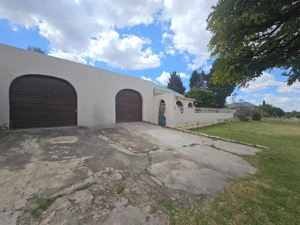5 Bedroom House for sale in Ladybrand