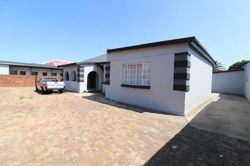 21 Bedroom House for sale in Geduld