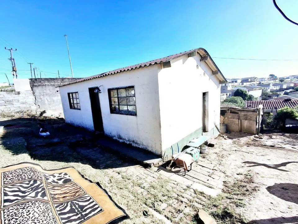 2 Bedroom House for sale in Mdantsane Nu 13