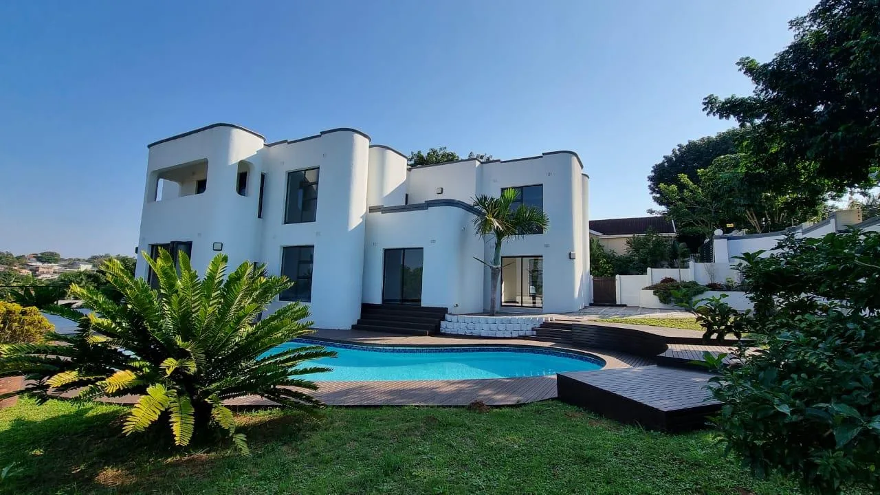 6 Bedroom House to rent in La Lucia Ridge