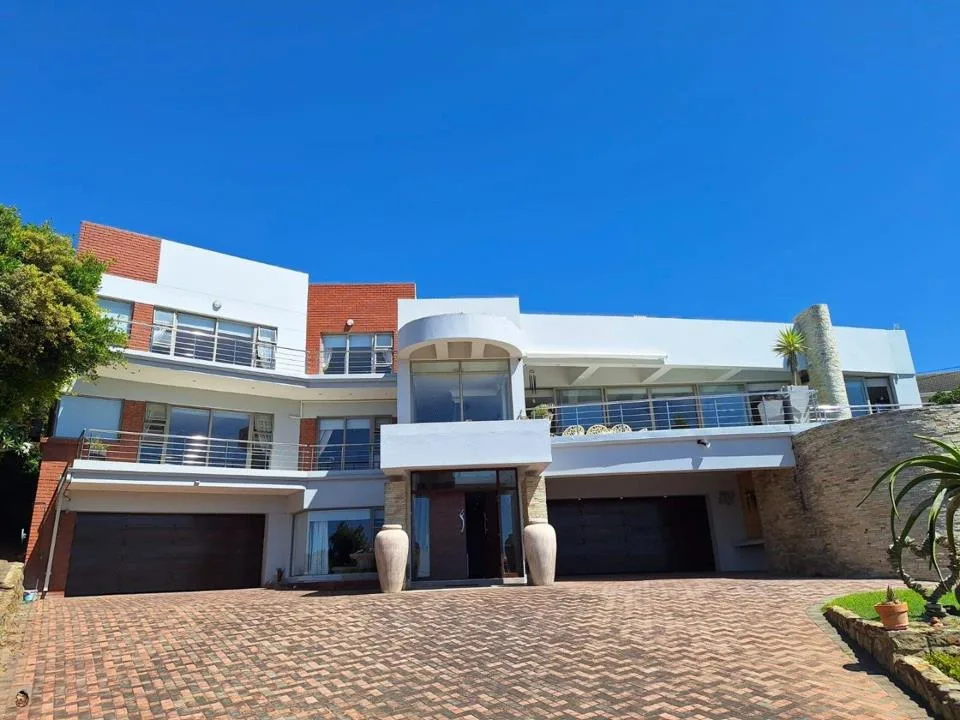 4 Bedroom House for sale in Ferreira Town