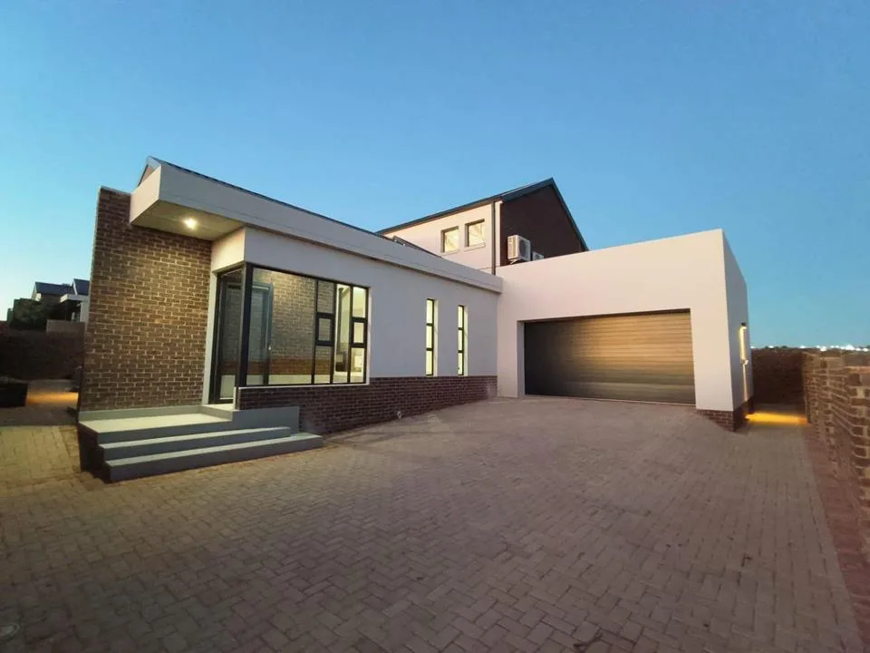 3 Bedroom House for sale in Helderzicht Eco Estate
