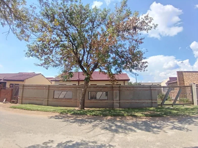 2 Bedroom House in Kutlwanong