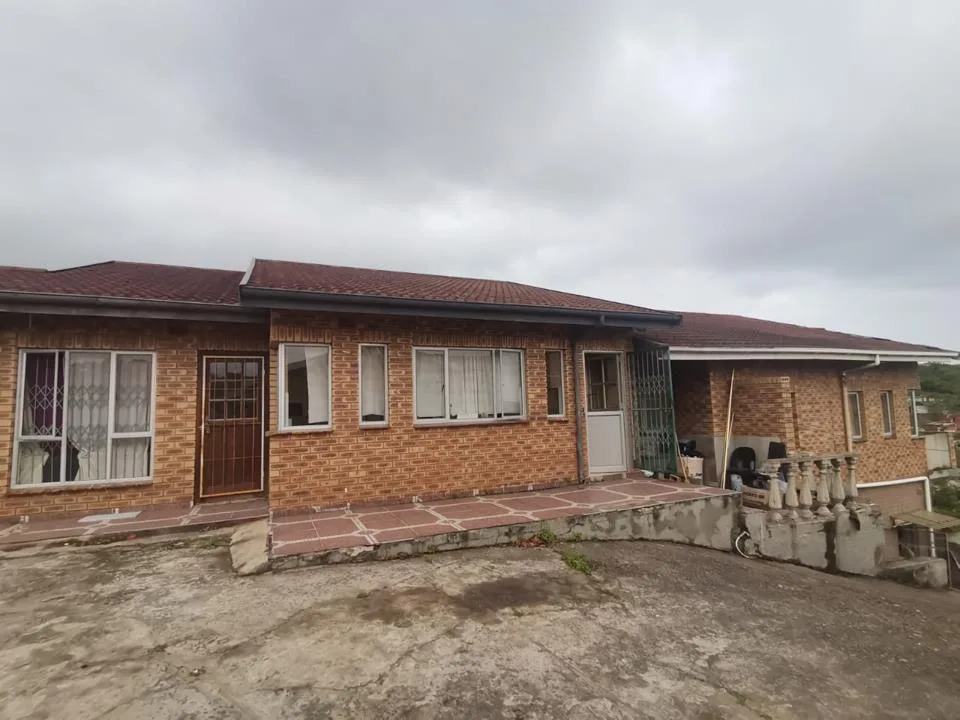 6 Bedroom House for sale in Naidooville