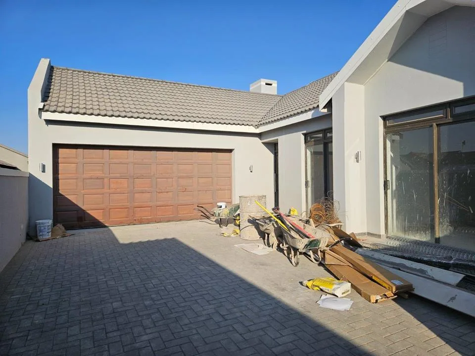 3 Bedroom House for sale in Bloemspruit