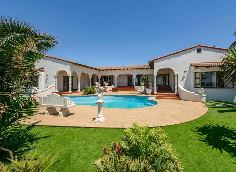 4 Bedroom House for sale in Bluewater Bay