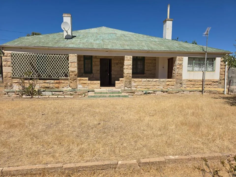 3 Bedroom House for sale in Nieuwoudtville