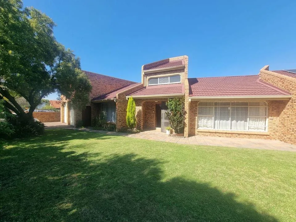 4 Bedroom House for sale in Secunda