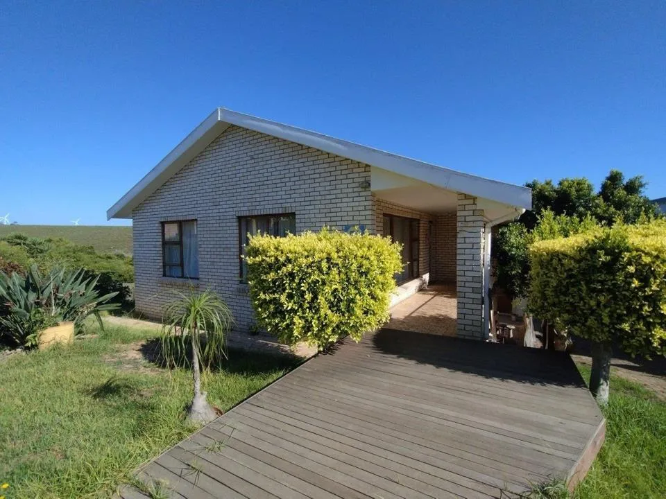 5 Bedroom House for sale in Wavecrest