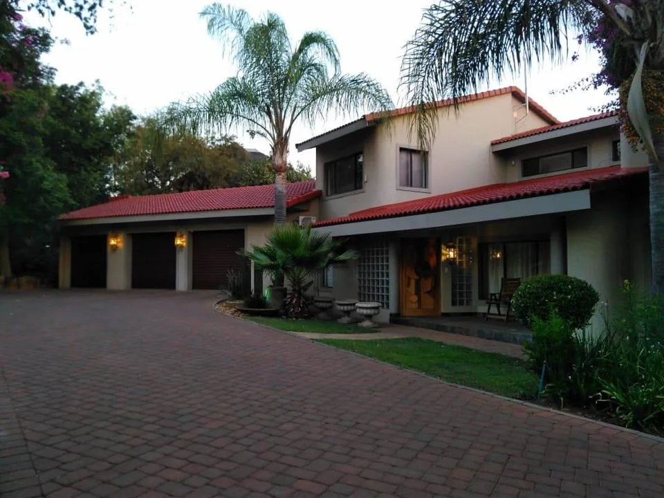 4 Bedroom House for sale in Ifafi