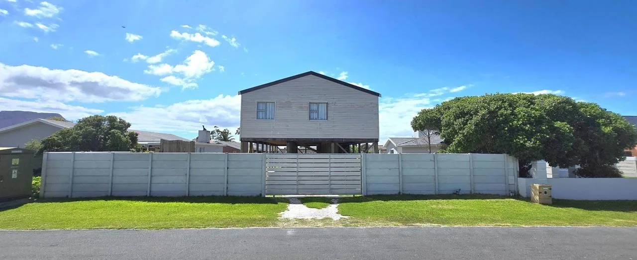 2 Bedroom House for sale in Franskraal