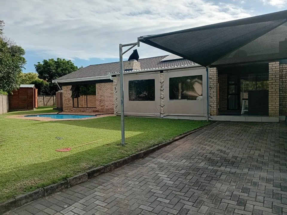 4 Bedroom House for sale in Gonubie