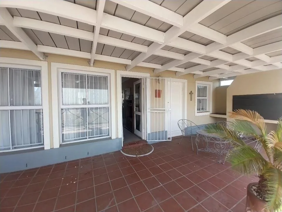 2 Bedroom House for sale in Langerug