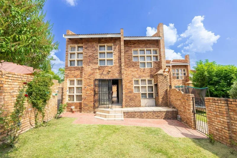3 Bedroom Townhouse for sale in Halfway Gardens
