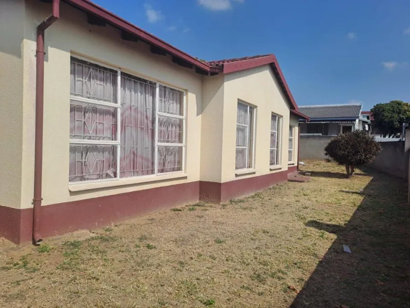 3 Bedroom House for sale in Kamagugu