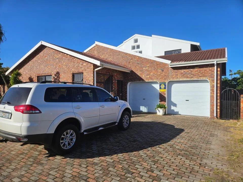 4 Bedroom House to rent in Jeffreys Bay Central