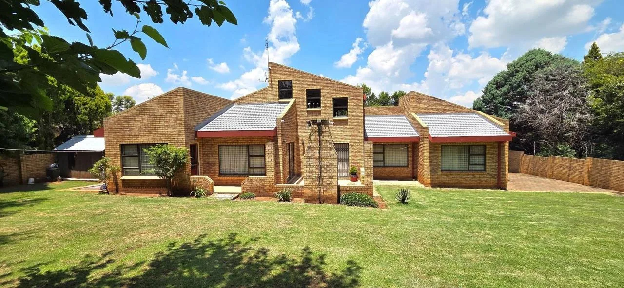 4 Bedroom House for sale in Panorama