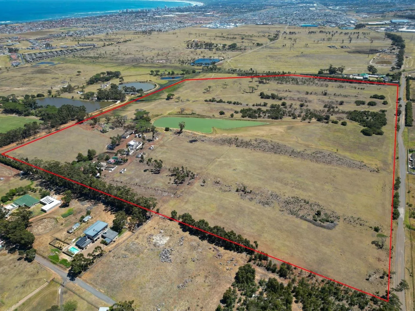42 ha Land available in Firlands