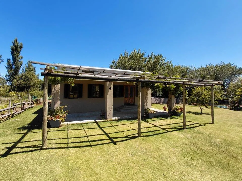 2 Bedroom House for sale in Baardskeerdersbos