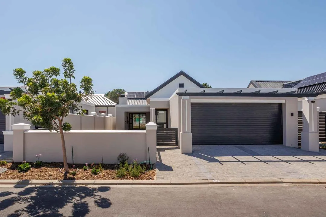 2 Bedroom House for sale in Val de Vie Estate