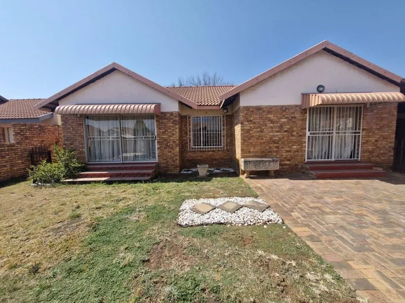 3 Bedroom Townhouse to rent in Selcourt
