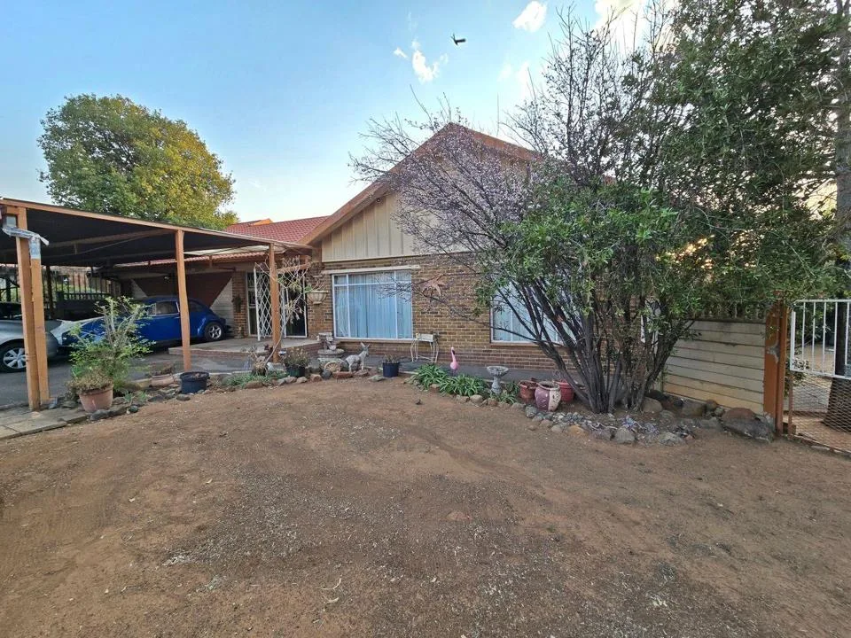 4 Bedroom House for sale in Fleurdal