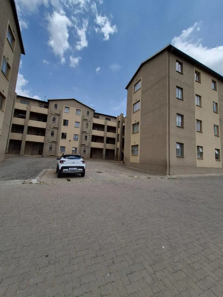 2 Bedroom House for sale in Fleurhof