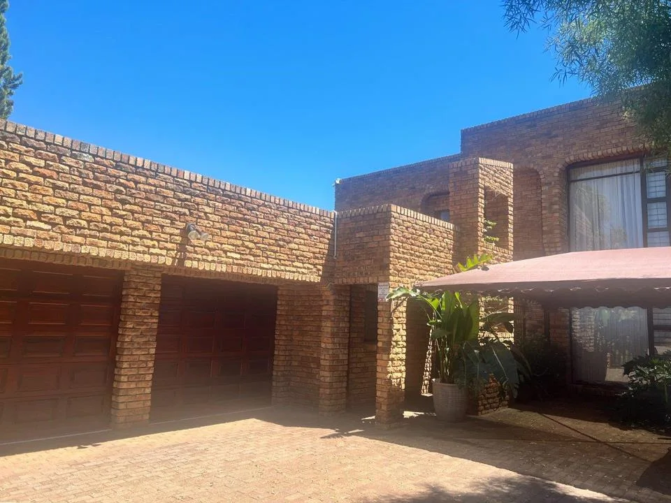 4 Bedroom Townhouse for sale in Wilkoppies
