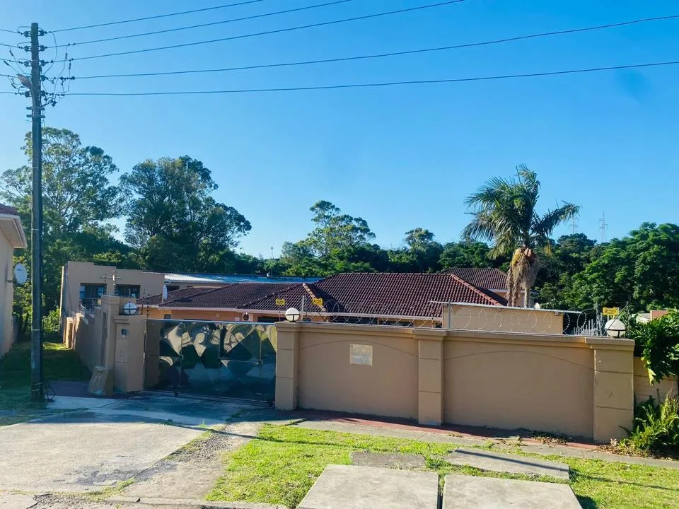 37 Bedroom House for sale in Amalinda