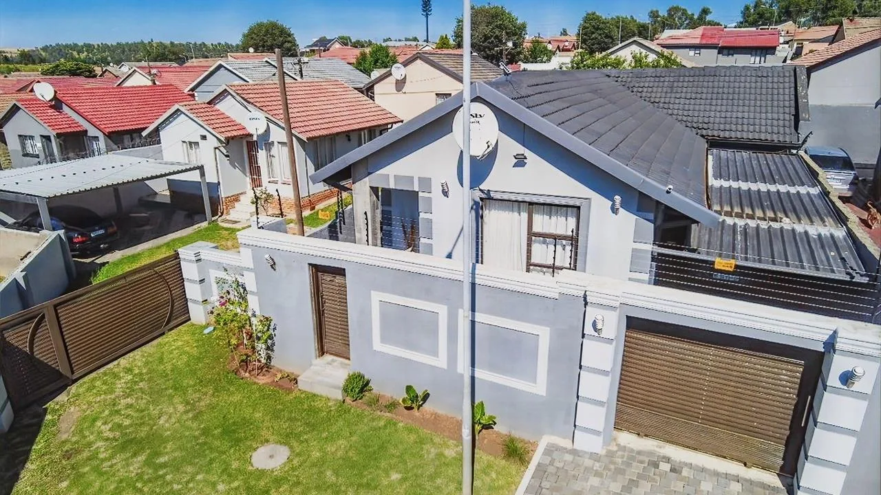4 Bedroom House for sale in Riverlea