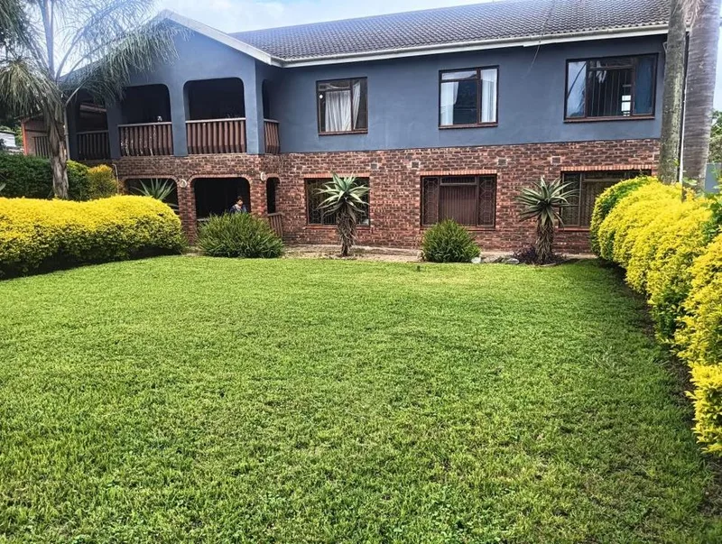 8 Bedroom House for sale in Camperdown Rural