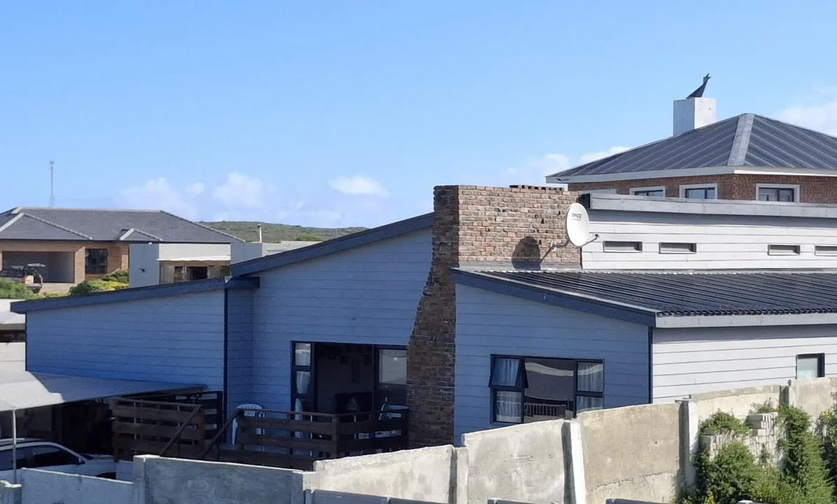 4 Bedroom House for sale in Kleinbaai