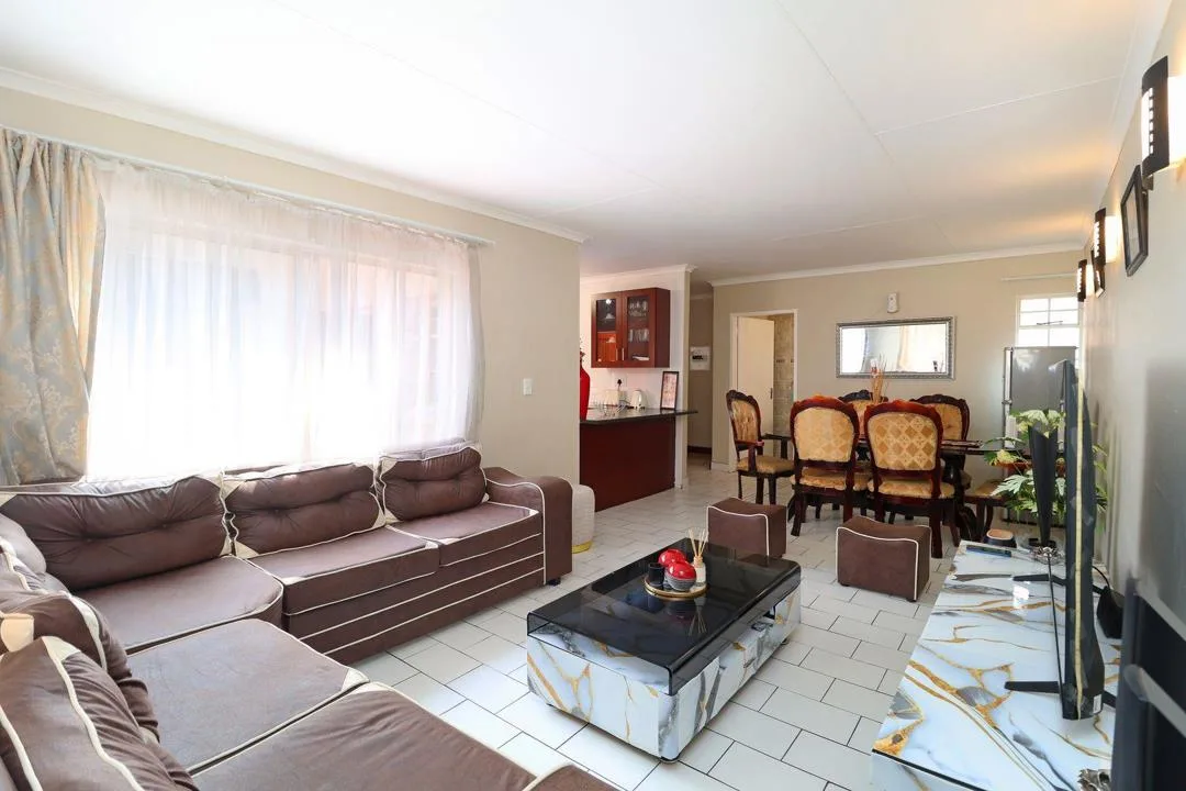 2 Bedroom Townhouse for sale in Corlett Gardens