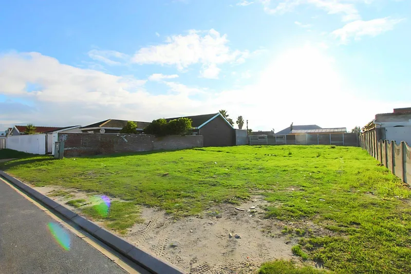 623 m² Land available in Grassy Park