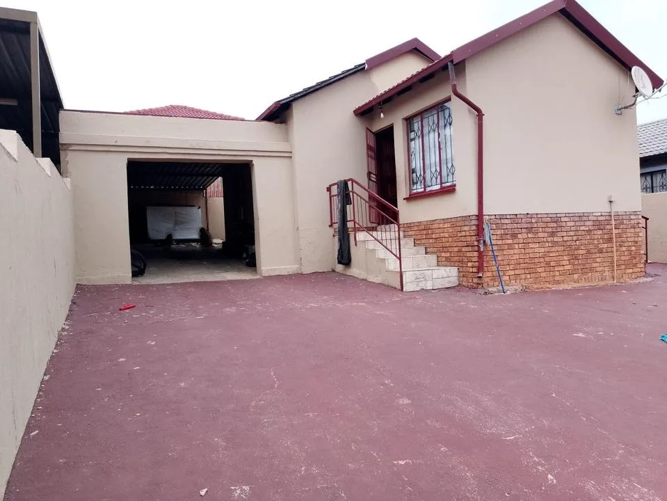 3 Bedroom House for sale in Mahube Valley