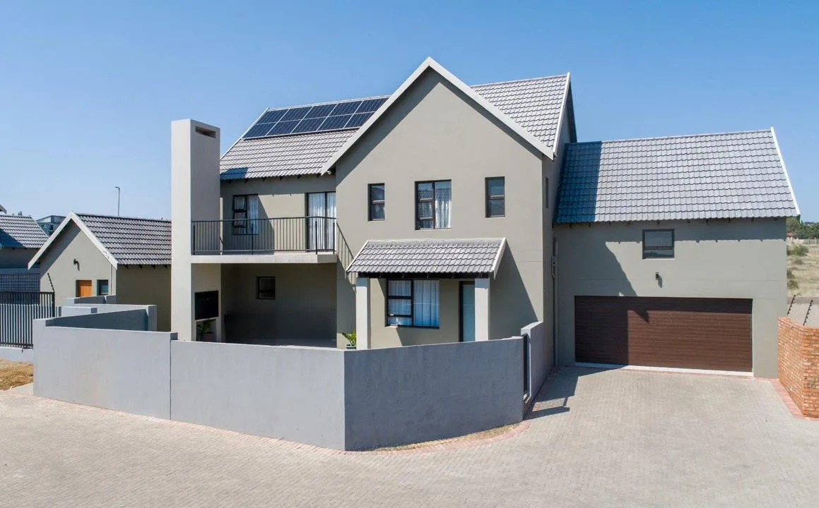 4 Bedroom Townhouse for sale in Oakland Estate