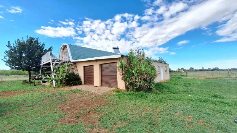 3 Bedroom House for sale in Vredenhof SH