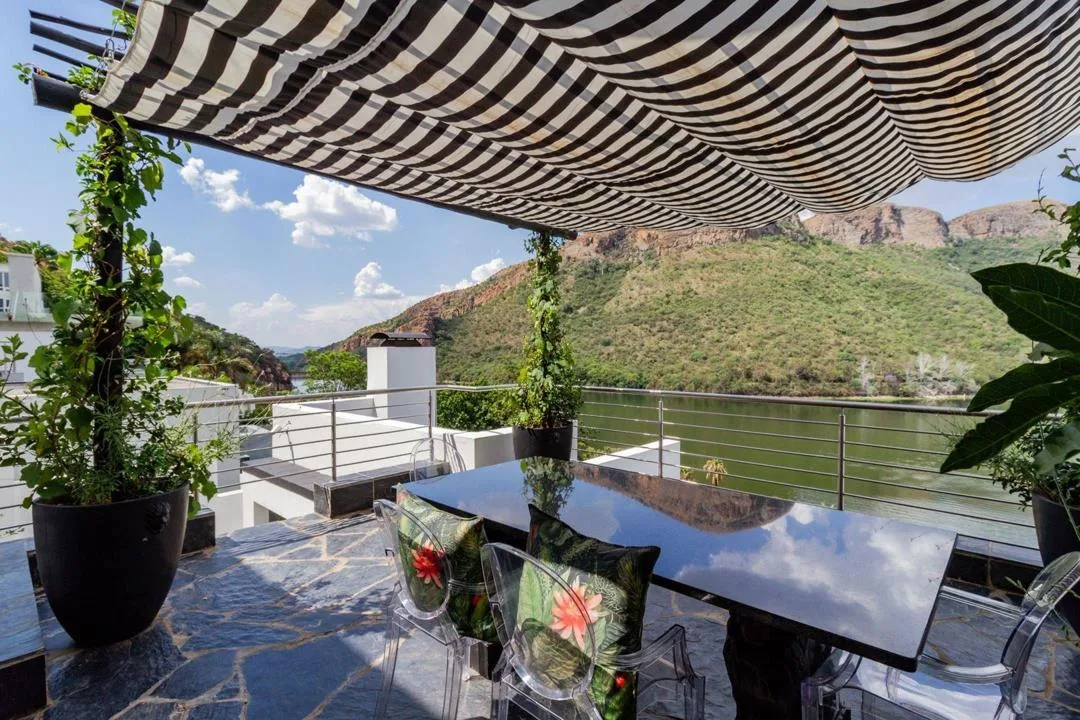 4 Bedroom House for sale in Kosmos